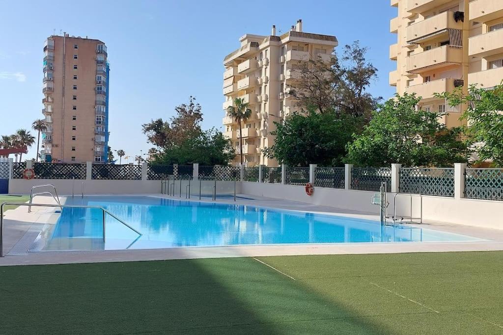 Elegante Alojamiento Con Piscina A 200 M Del Mar. Apartment Benalmadena Bagian luar foto
