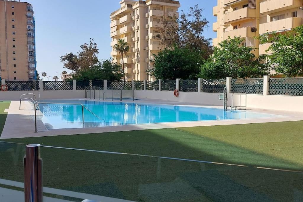 Elegante Alojamiento Con Piscina A 200 M Del Mar. Apartment Benalmadena Bagian luar foto